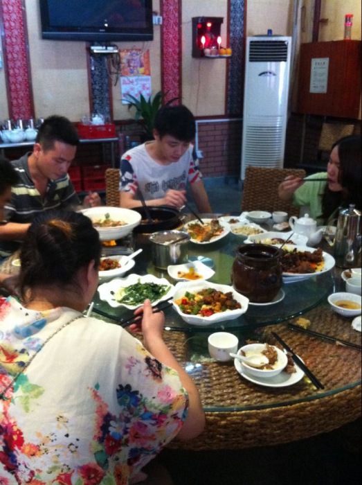 营业部同事月度聚餐